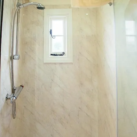 Crown Farm Oda ve Kahvaltı